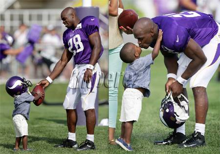 Adrian Petersons 2-year-old son passes