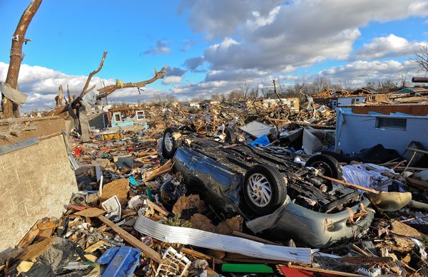 Deadly tornadoes ravage through Midwest