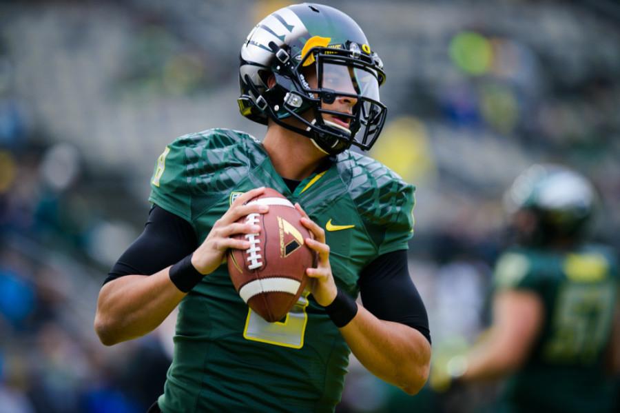 Oregon Ducks Quarterback Marcus Mariota carries Oregon to another win