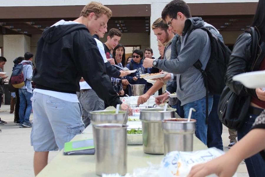 Seniors line up and pick ingredients to put in their tacos.