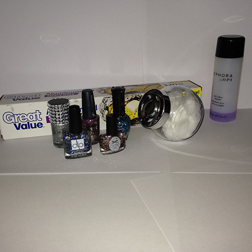 What you’ll need:
Any nail polish (I used an unnamed color by Simply Sweet, Big City Dazzle  by New York Color, Starry Blue  by Kleancolor, ginger snap by ciaté mini, and starry glitter by dip)
Aluminum foil (any kind works)
Cotton balls
Nail polish remover (I used Sephora by OᐧPᐧI)