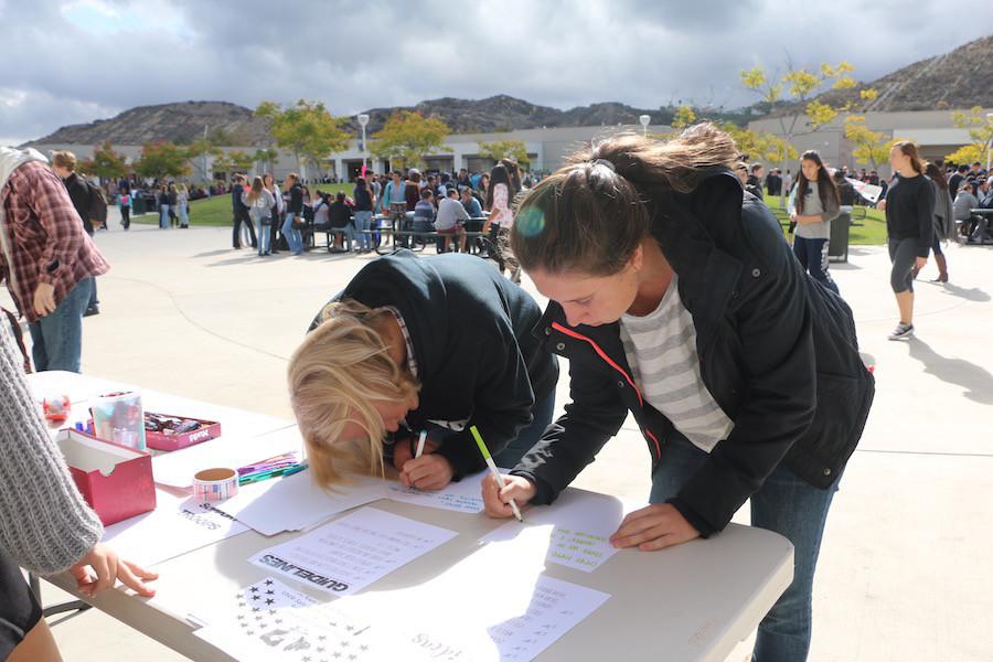Students show their appreciation to soldiers