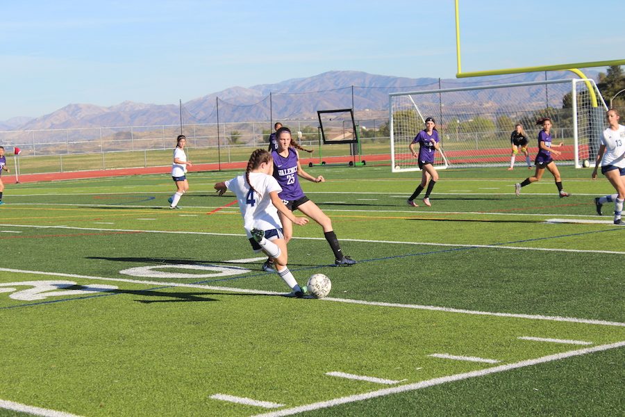 Girls Soccer Ties with Valencia 1-1