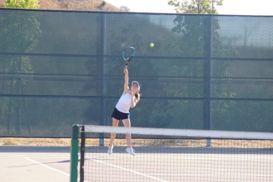 West Ranch Girls Tennis Sweeps the Golden Valley Grizzlies