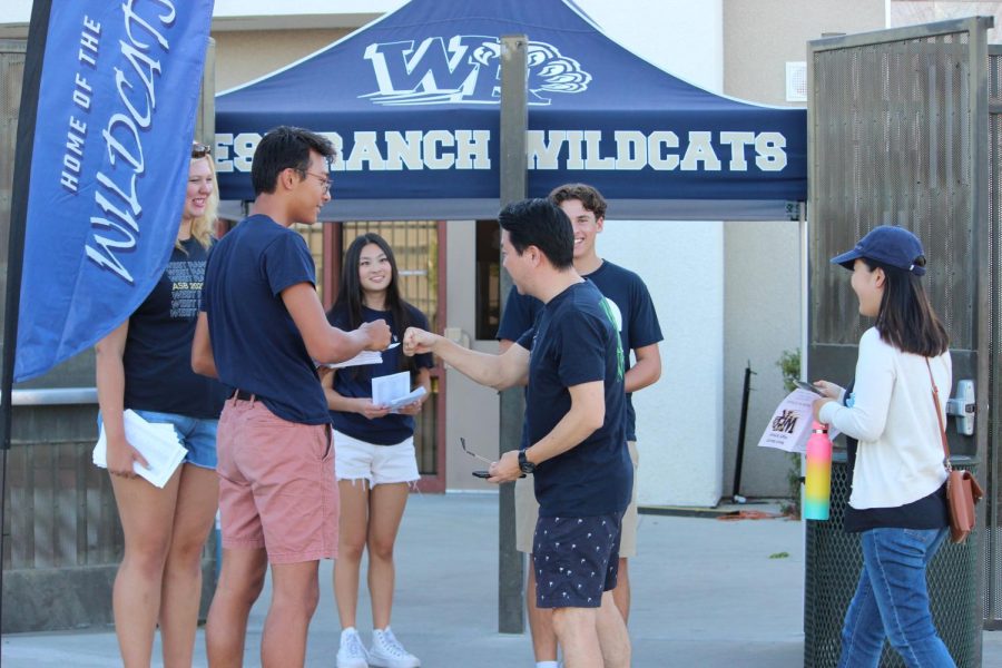 Wildcat parents attend Back to School Night 22-23