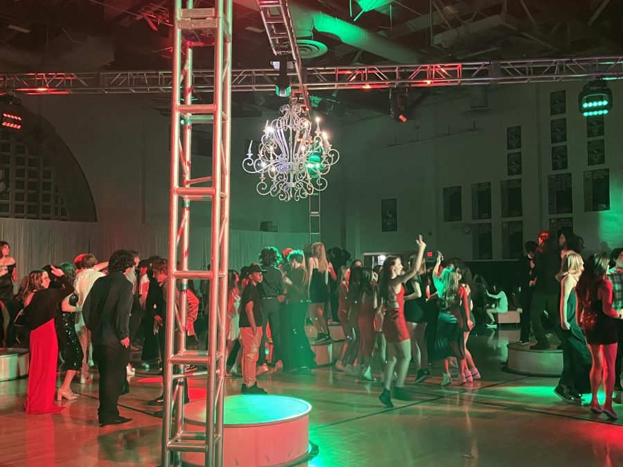 Wildcats mingle at the 22-23 winter dance
